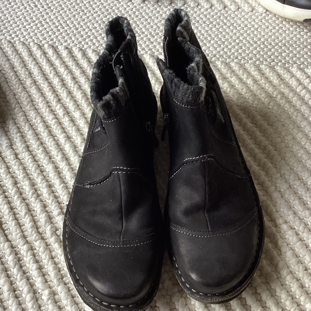 Aetrex black small wedge boot